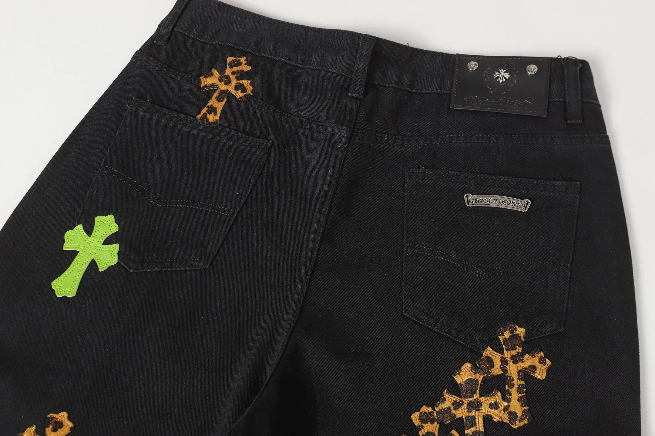 P270 Cross-border model, please do not place an order if you are pursuing quality - Chrome Hearts/Chrome Hearts Cross ✝️Leopard print embroidered washed jeans, trousers and casual pants - High weight, high density and high quality. The wool is soft, delicate and skin-friendly. It feels soft and silky. It has excellent warmth and skin-friendly properties - Custom-woven and dyed with no color difference. No matter the fabric or workmanship details, it beats the ordinary version on the market - Hardware zipper accessories are all customized, full of details -Colour: washed black -Size: 28 30 32 34 36
